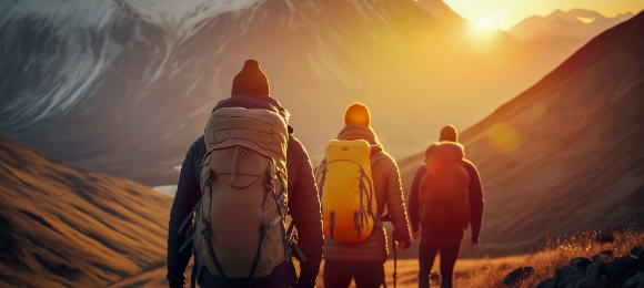 hikers in de bergen