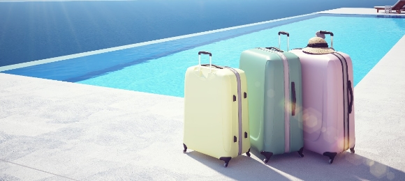 Luxe rondreizen koffers zwembad