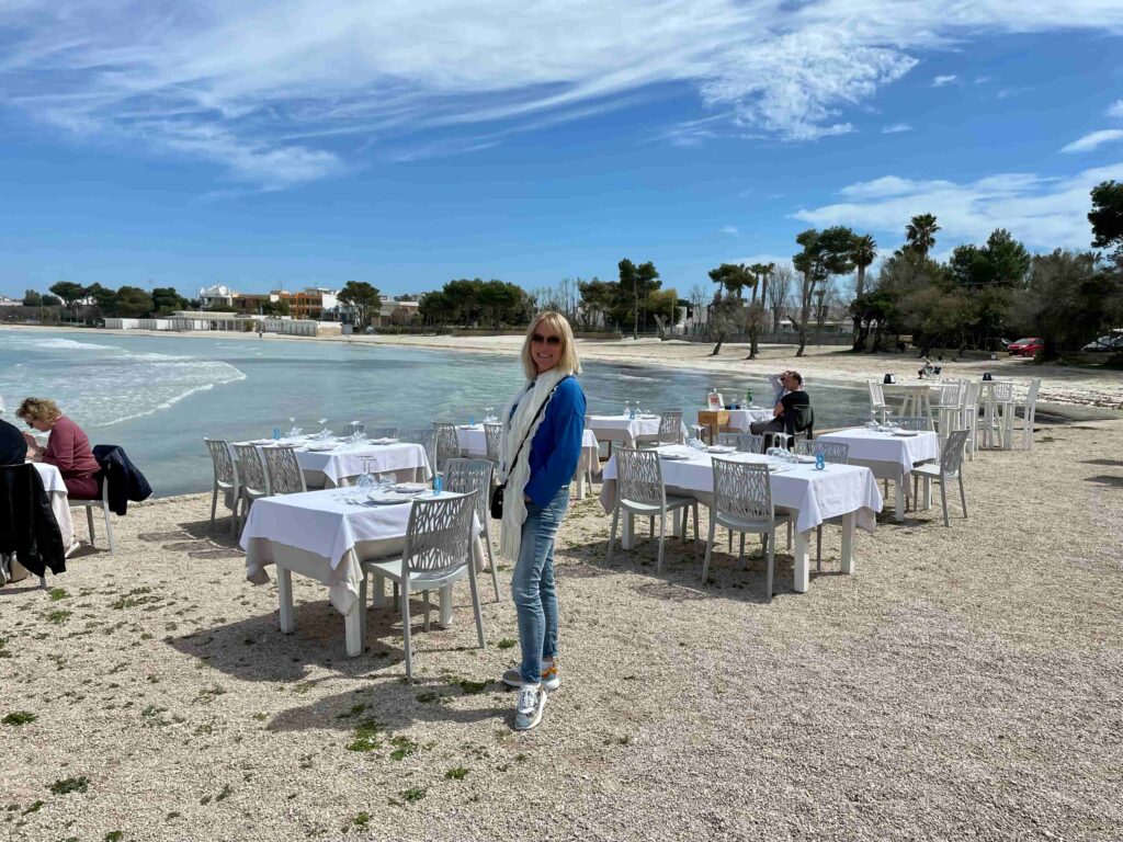 In het diepe zuiden van Puglia kun je heerlijk eten óp het strand