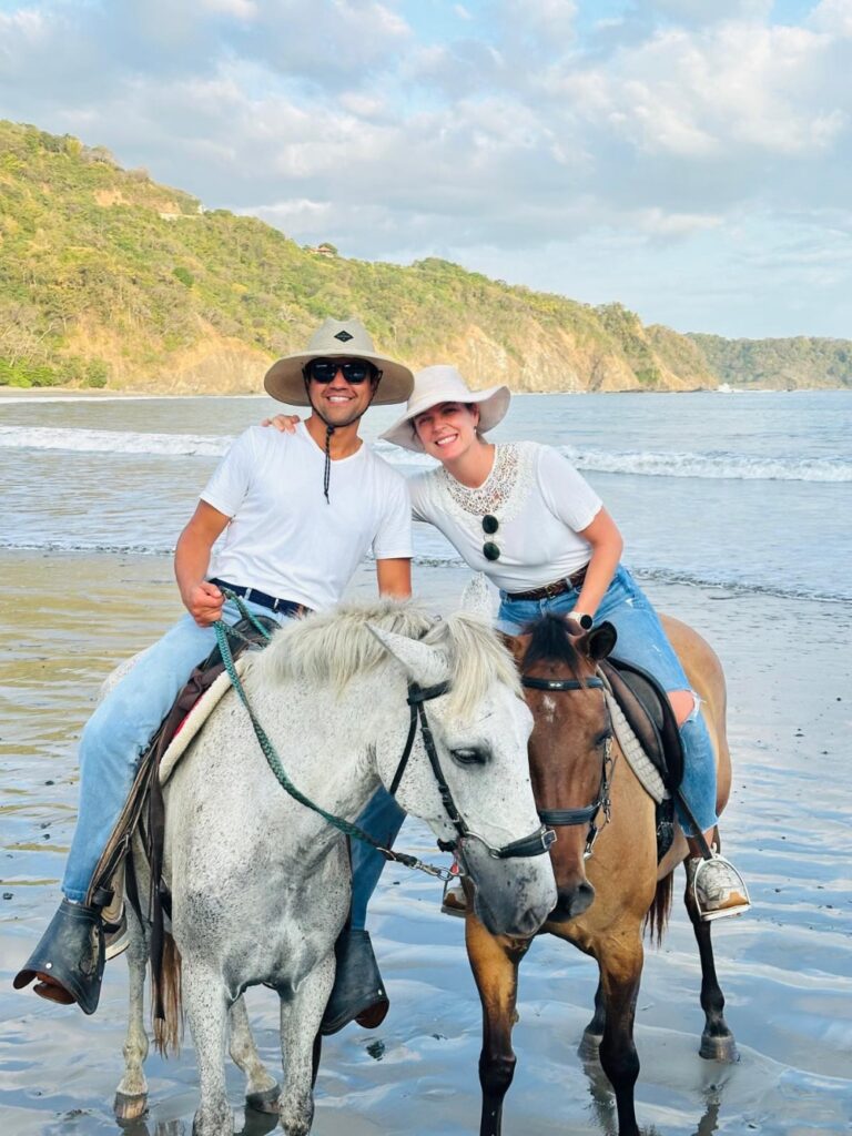 Rebecca met man Andres in Costa Rica