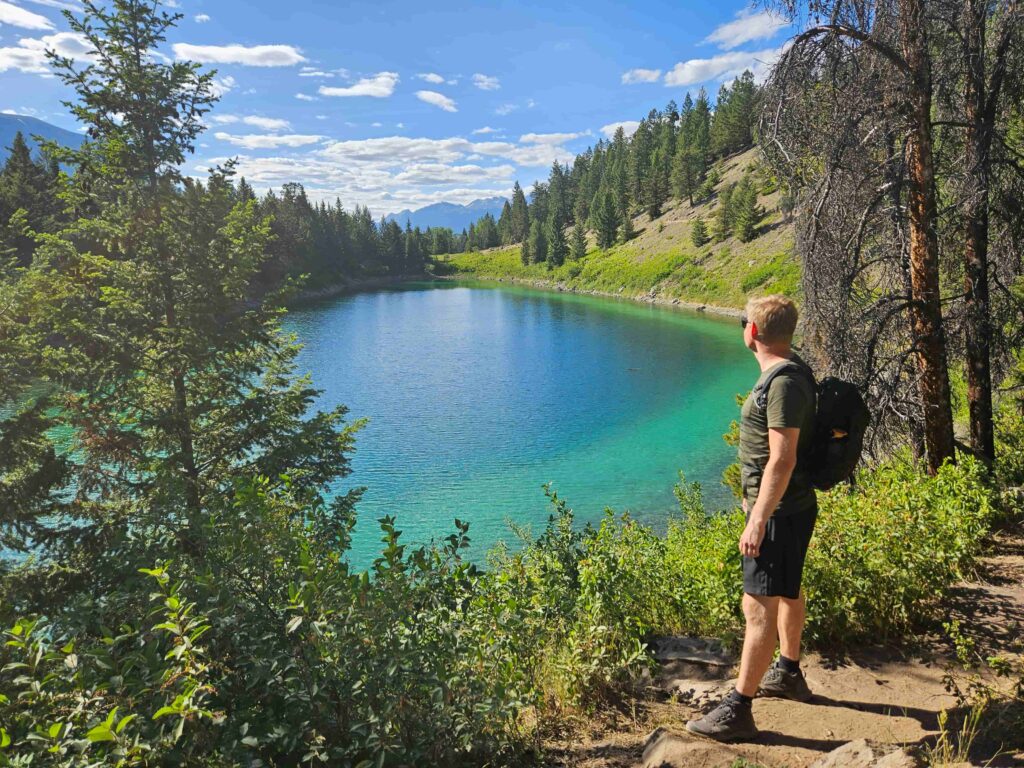 De man van Ellen tijdens wandeling in Jasper, Canada