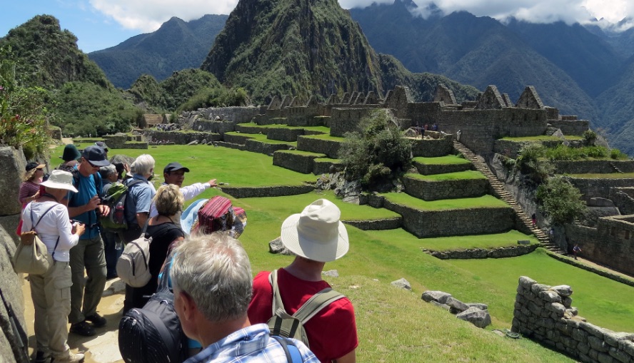Tipica Reizen Groep bij Machu Picchu