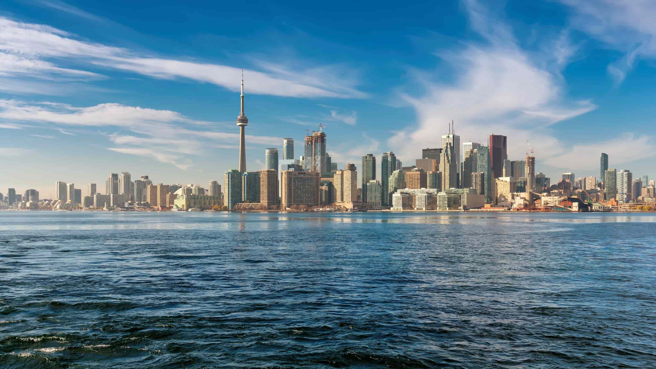 Toronto met CN Tower aan Ontario Lake