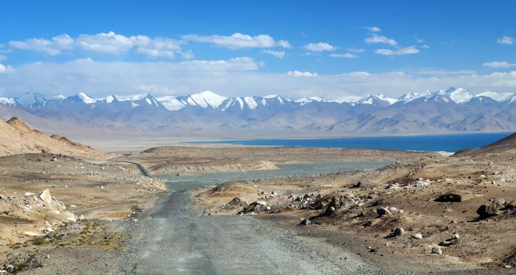Pamir bergen en Karakul meer in Tadzjikistan