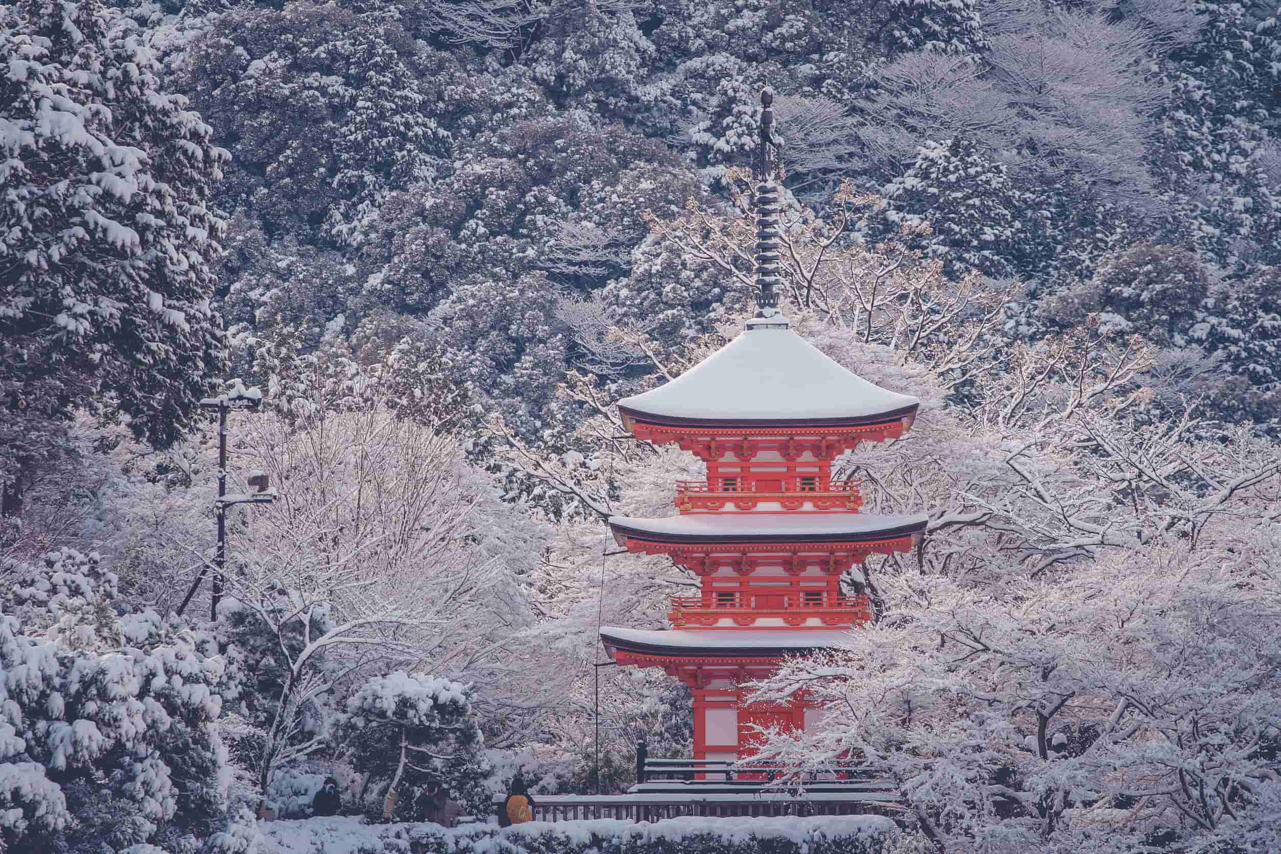 Rode Pagode bij Kiyomizu-Dera tempel Kyoto in de winter