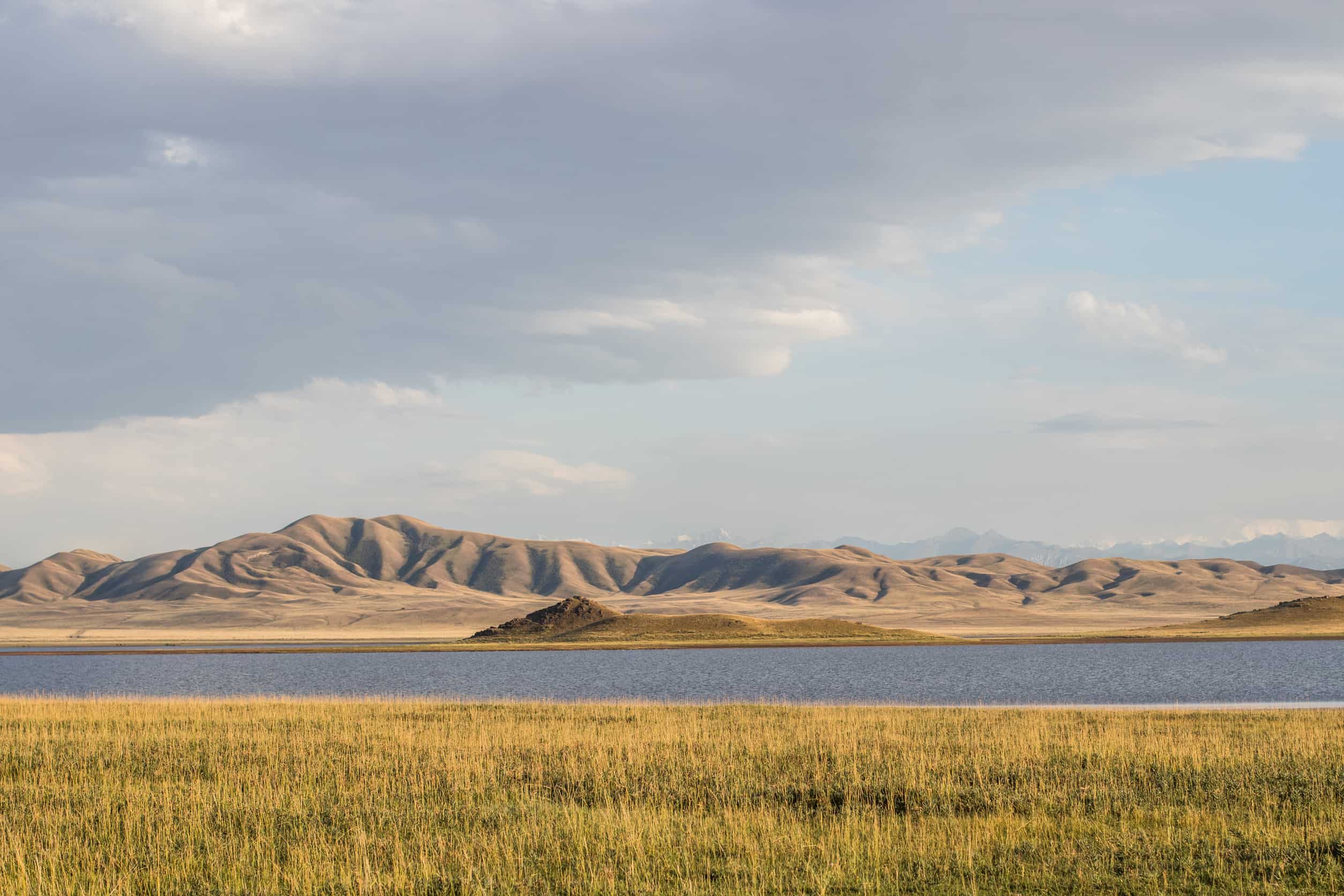 Tuzkol Meer met Steppe Kazachstan