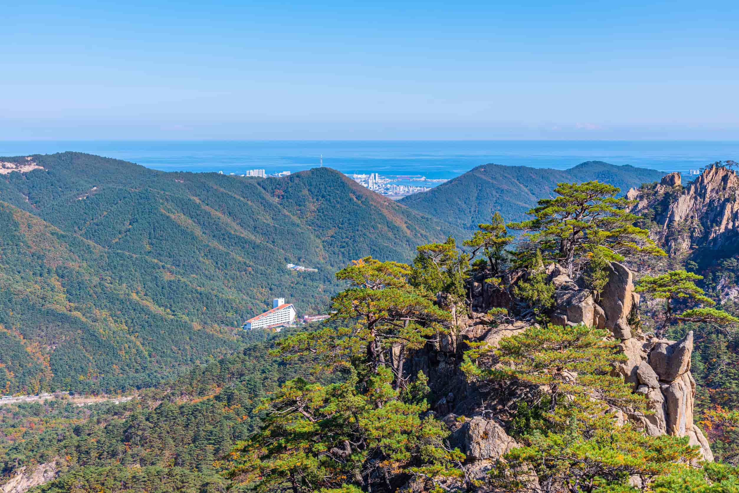 Sokcho gezien vanuit Seoraksan NP Zuid-Korea