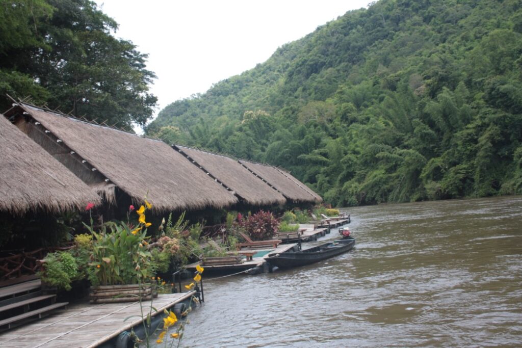 Drijvend hotel in Thailand Familiereis Young Travel Company