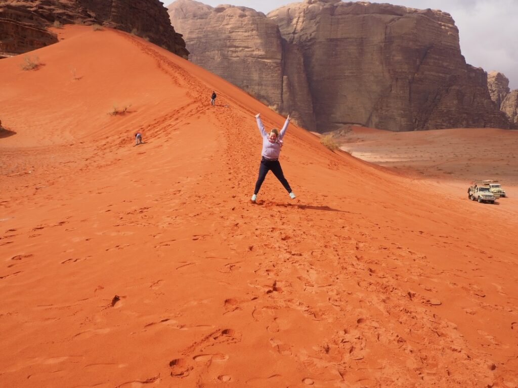 Janet in Wadi Rum, Jordanië