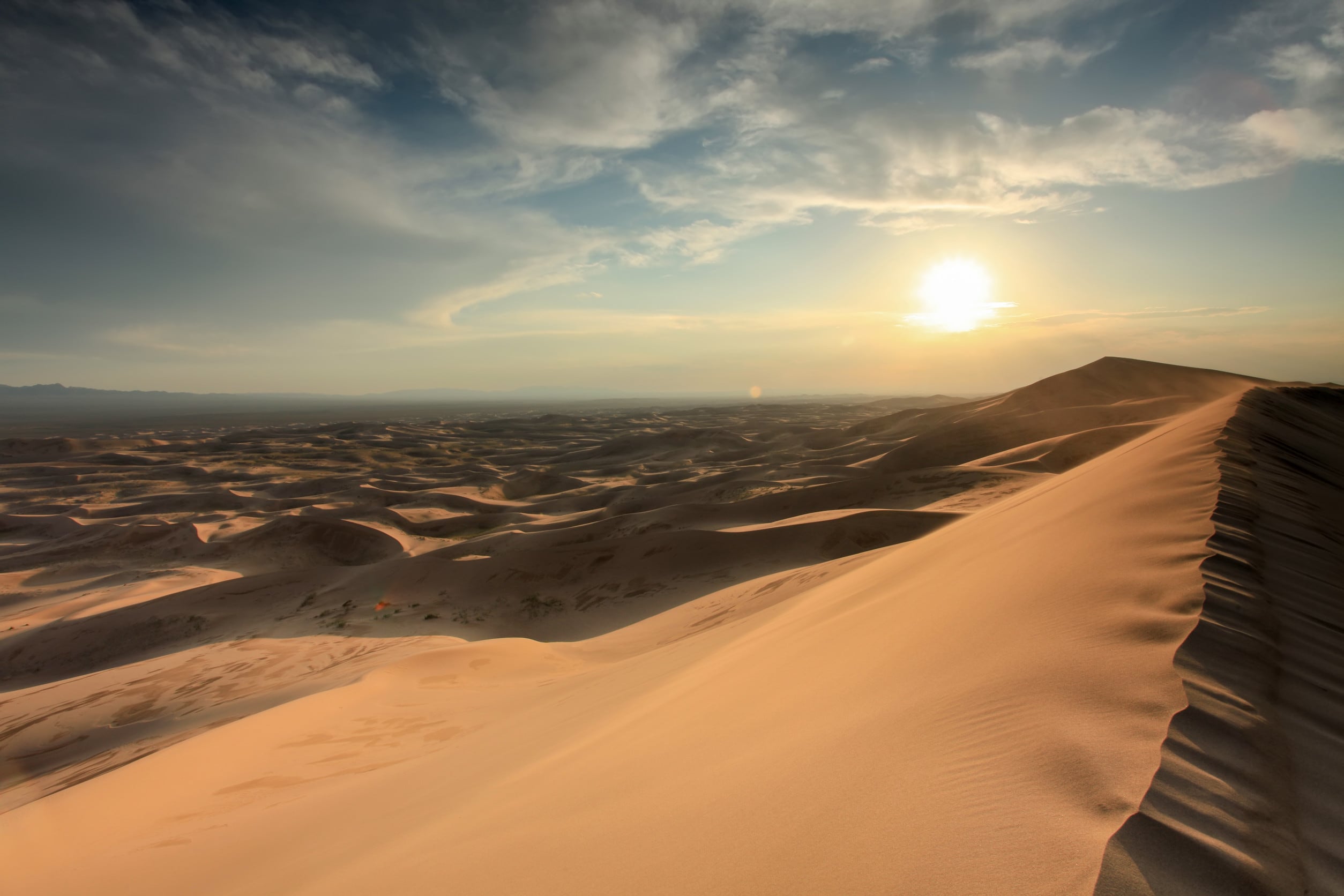 Zonsondergang over de Gobi woestijn Mongolie