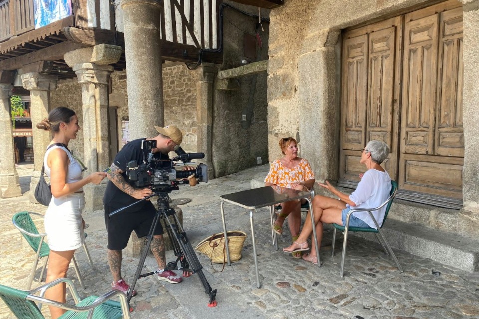 Anne met Marion Hoogwegt in Onderweg naar Liefde' NPO1, La Alberca, Castillie en León
