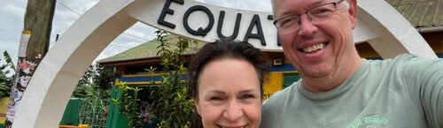 Eric en Justyna in Oeganda bij de evenaar