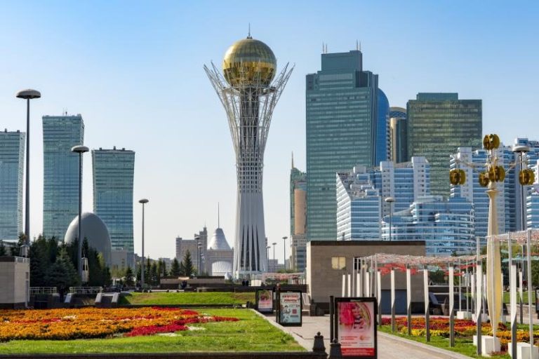 Het centrum van modern Astana met de Baiterek Toren