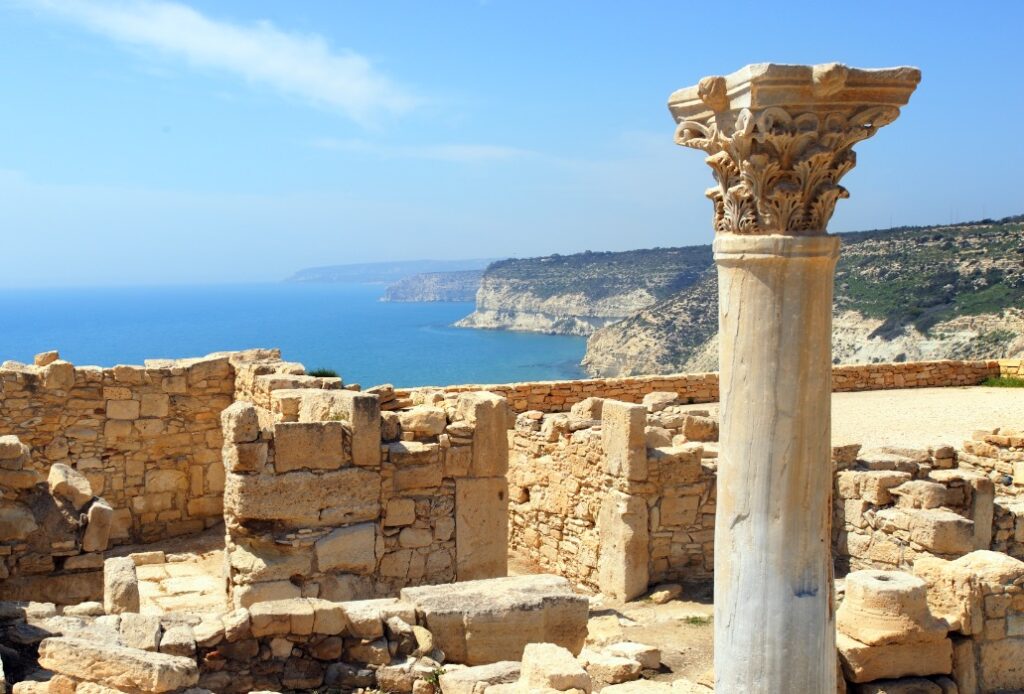De overblijfselen van de 5e-eeuwse Vroegchristelijke Basiliek in Kourion Cyprus