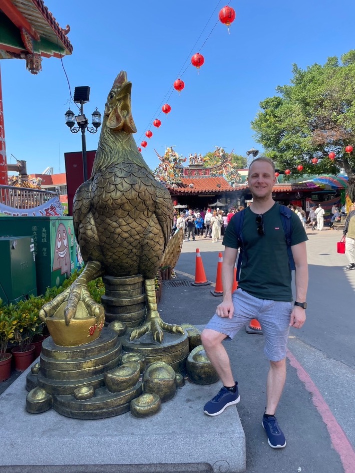 Joey van Tour in Taiwan bij Festival rondom een bekende tempel