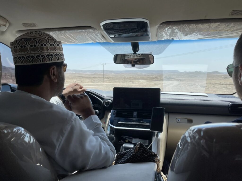 Lars met lokale gids in Dhofar Oman