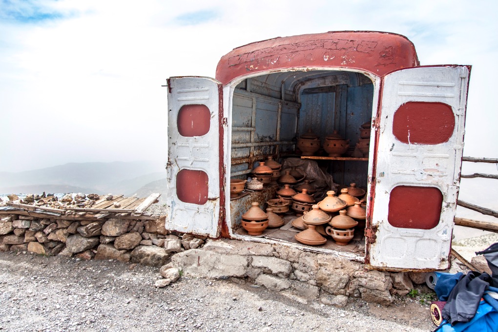 Tizi-n-Test Tajine shop in car