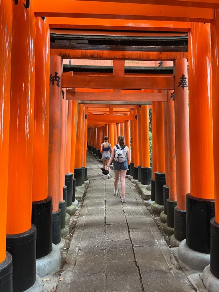 Japanspecialiast Fushimi Inari, Kyoto