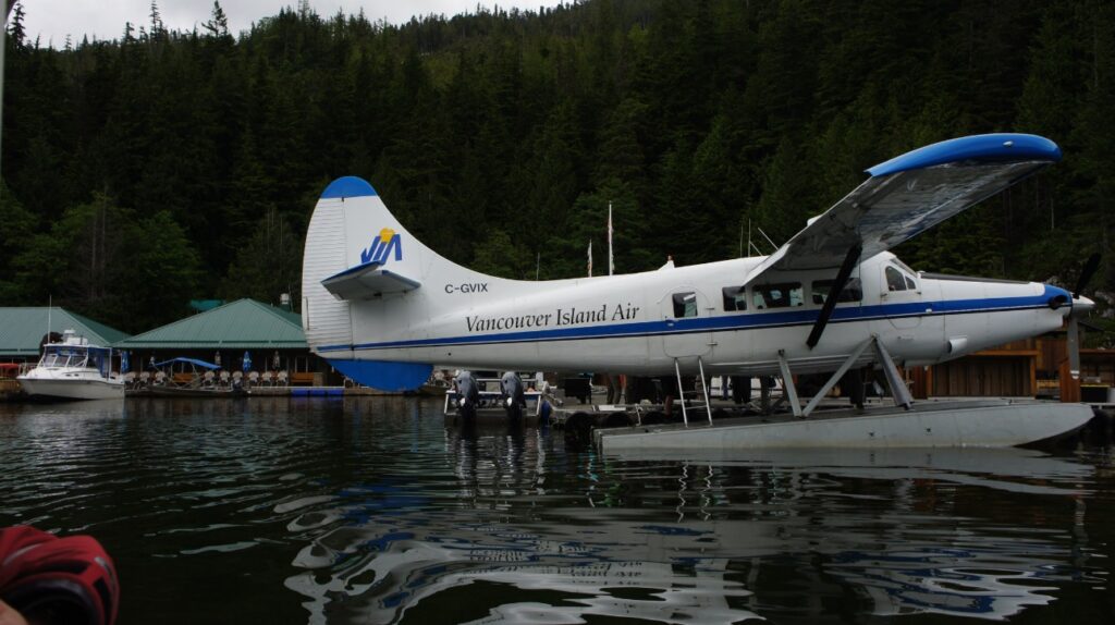 per watervliegtuig naar de Knight Inlett Lodge, afgelegen gedeelte Vancouver Island