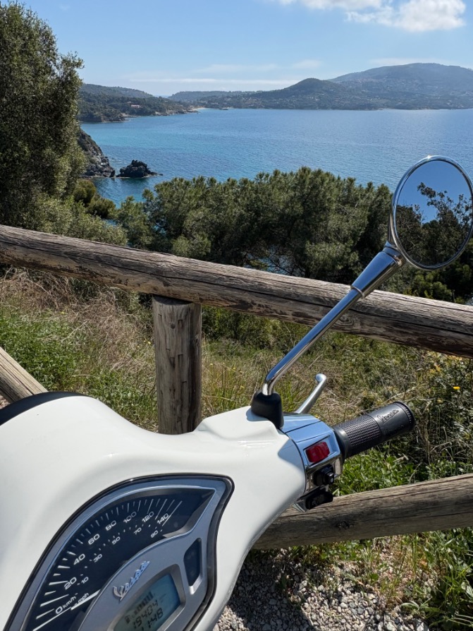 Vespa van Il Vissuto op Elba