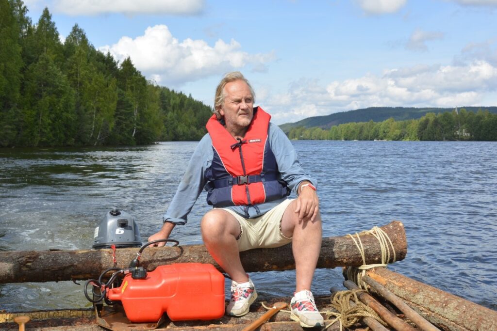 Robbert tijdens een vlottentocht in Zweden