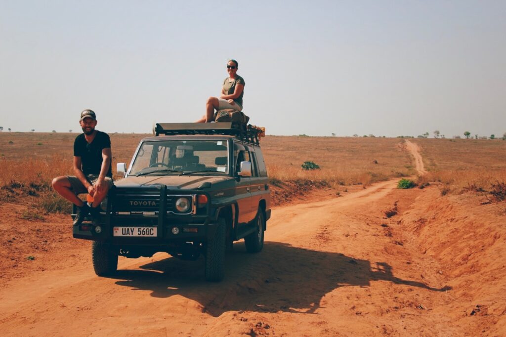 Thijs Hommelink van Yako Africa en Anne op roadtrip door Oeganda