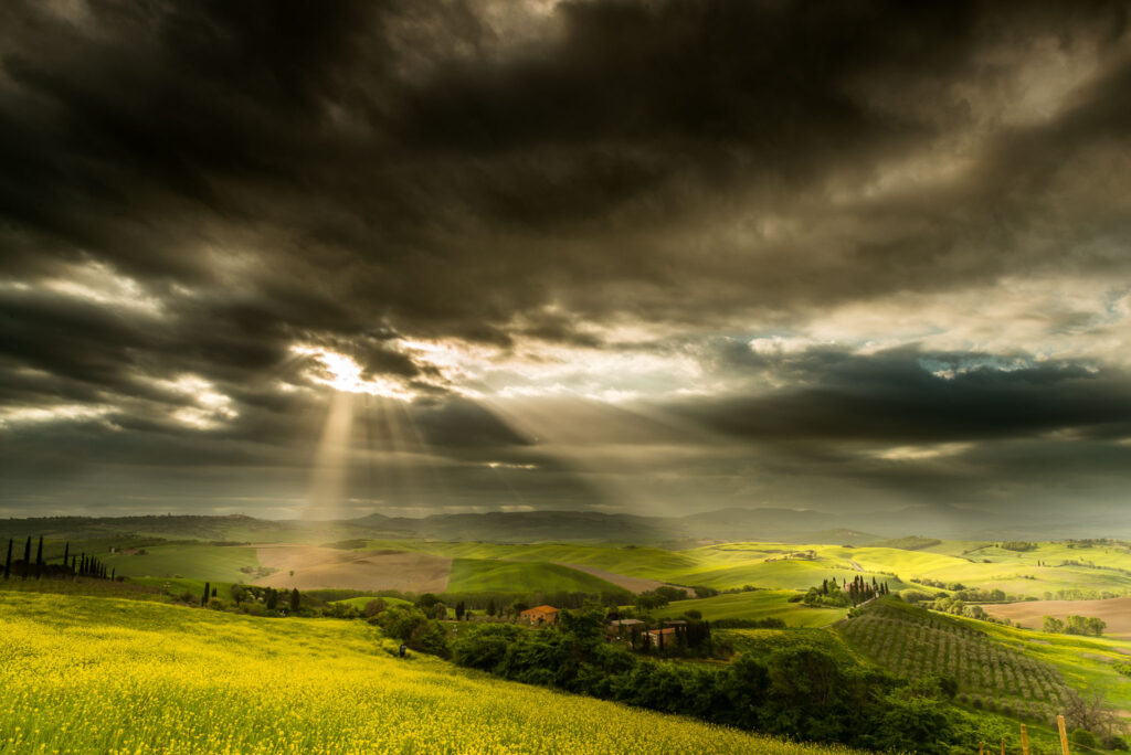 Groen voorjaar in Toscane, met spectaculair licht