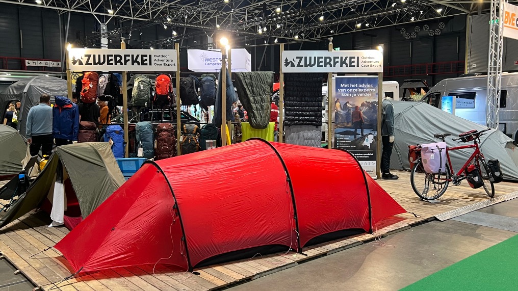 Stand van Zwerfkei op de Kampeer & Caravan Jaarbeurs