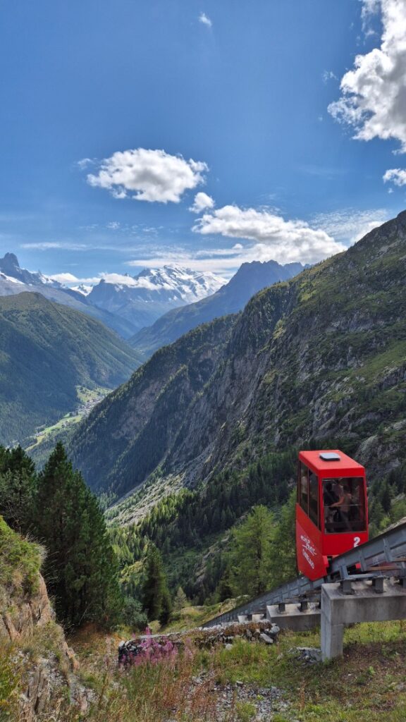 Verticalp MiniFunic met uitzicht op Mont Blanc massief